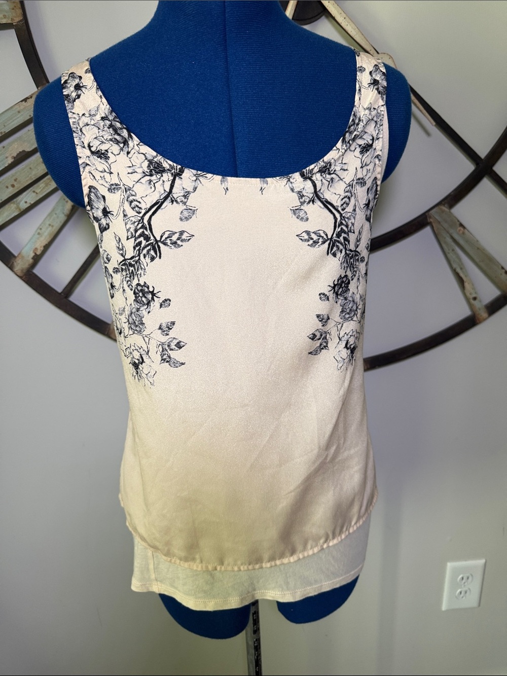 Express Women’s Cream Floral Print Sleeveless Tank Top